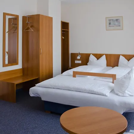 Gaestehaus Zur Kurve Zirndorf Room photo