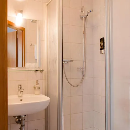 Gaestehaus Zur Kurve Zirndorf Room photo