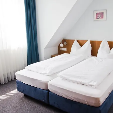 Gaestehaus Zur Kurve Zirndorf Room photo
