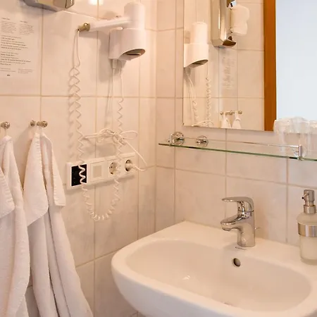 Gaestehaus Zur Kurve Zirndorf Room photo