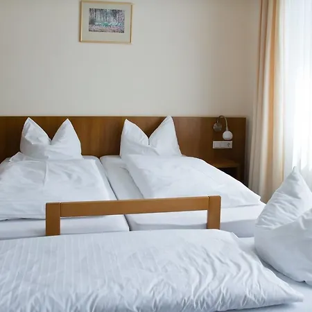 Gaestehaus Zur Kurve Zirndorf Room photo