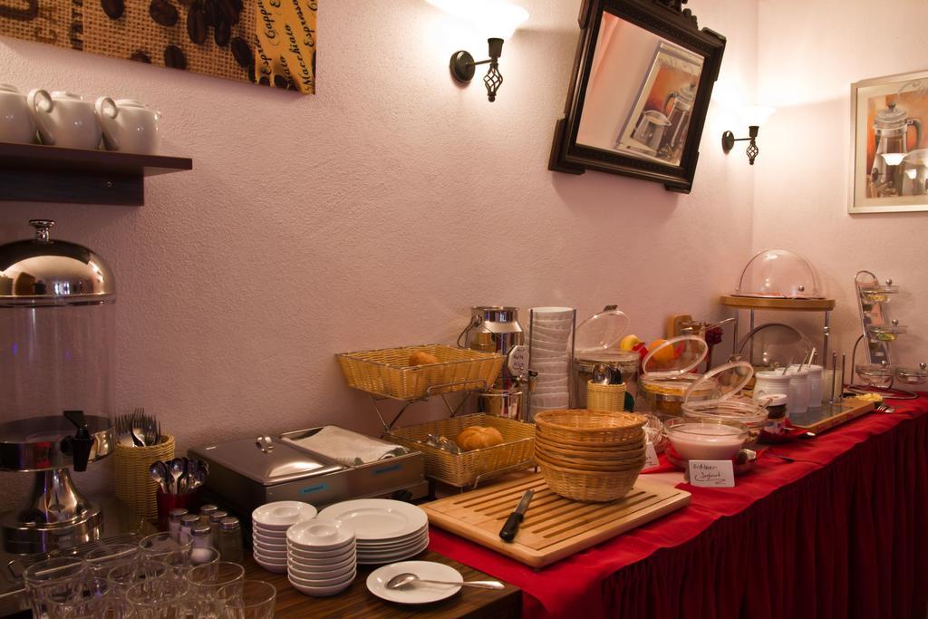 Gaestehaus Zur Kurve Hotel